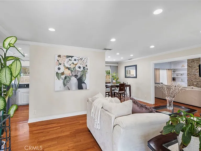 12105 Nashville Ave — Photo 4