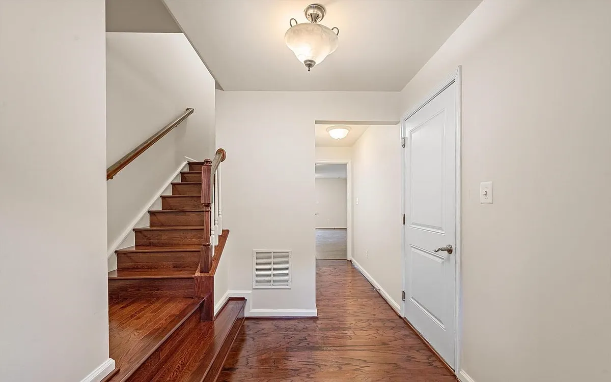 Building Photo - 106 Argyle Ct