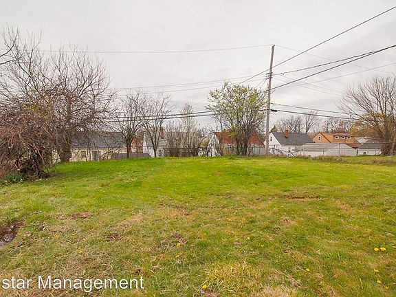 4th image of 105 Tudor Ave