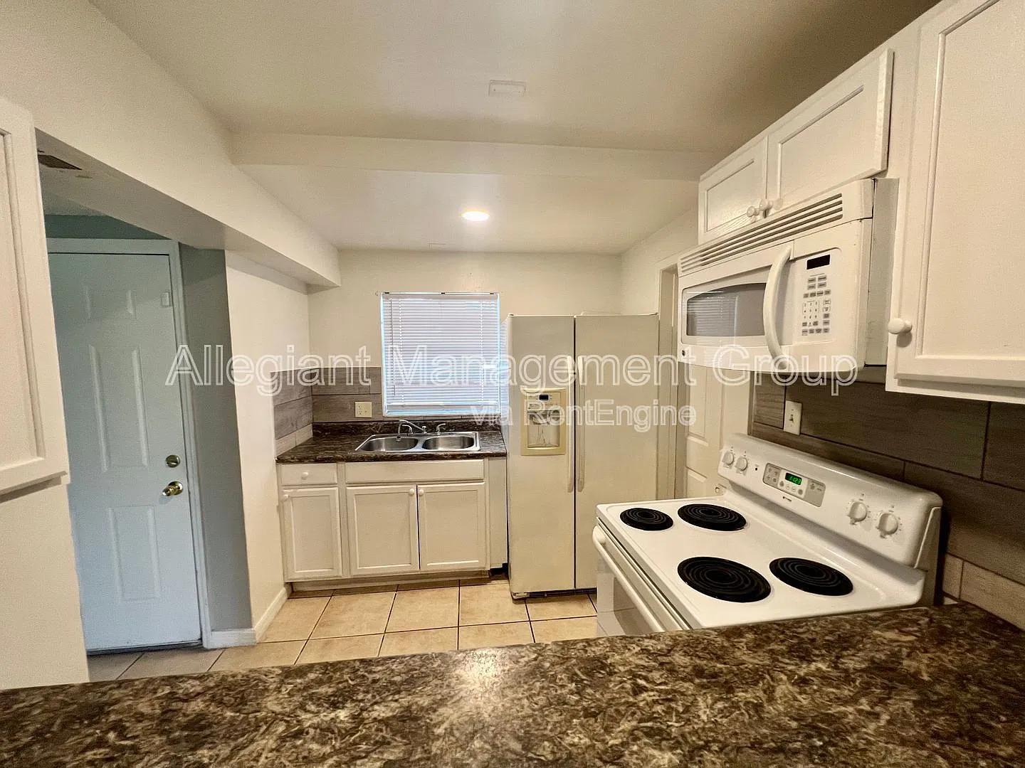 2 bed, 2.5 bath, 1136 sqft, $1,449 — Photo 4