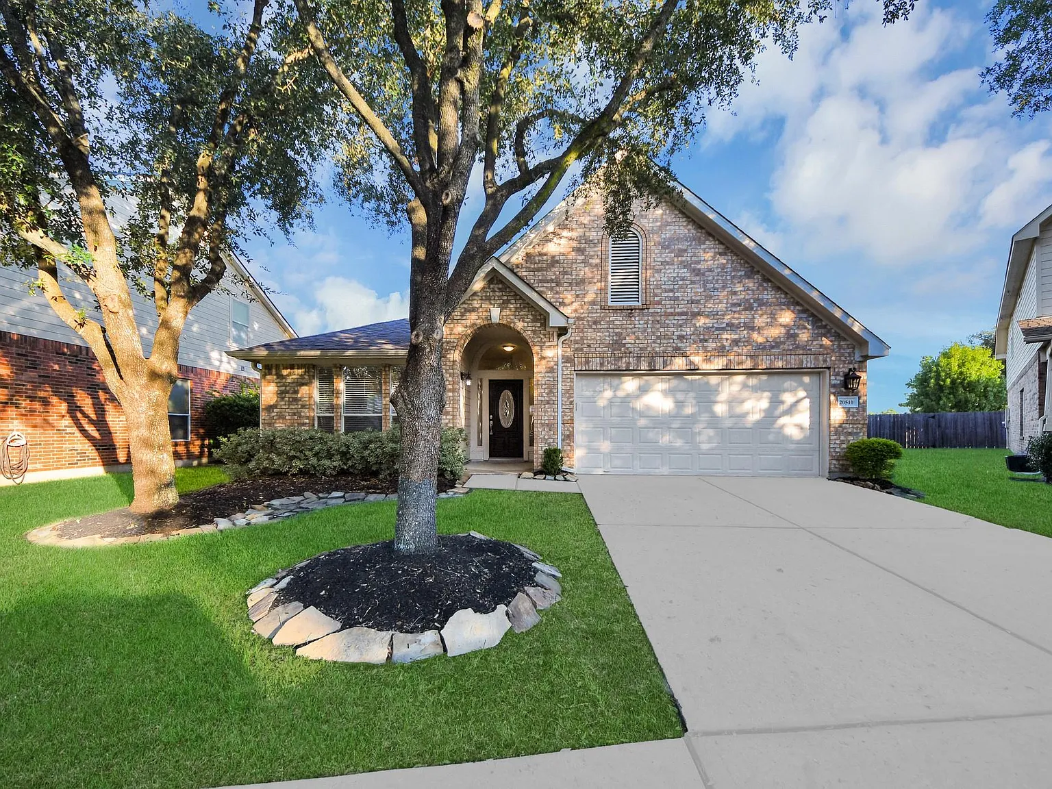 3 bed, 2.0 bath, 1950 sqft, $2,175 — Photo 1