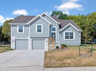 21706 Westover Rd, Peculiar, MO 64078