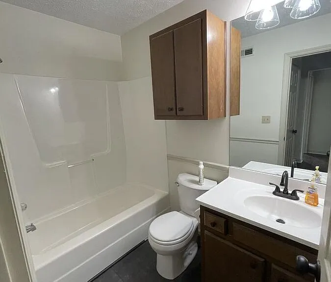 100 Coconut Grove Dr — Photo 8