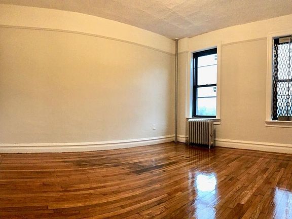 3rd image of 1 Parade Pl APT 18