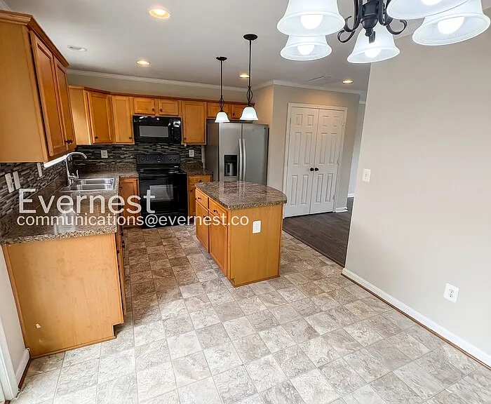 2342 Silver Fox Way — Photo 5