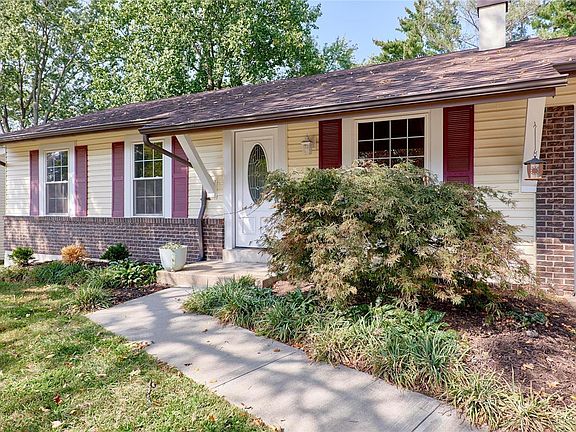 2nd image of 2433 Country Wood Dr