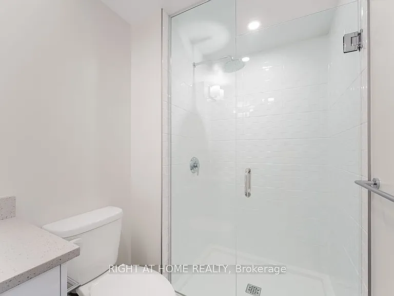 180 George St #1403 — Photo 17