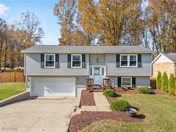 5872 Drenta Cir SW, Navarre, OH 44662