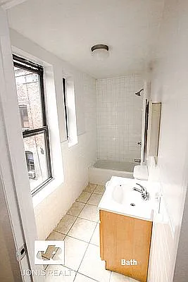 Rented by Jonis Realty | media 2