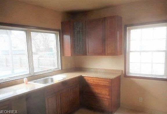 3rd image of 10109 Champion Ave