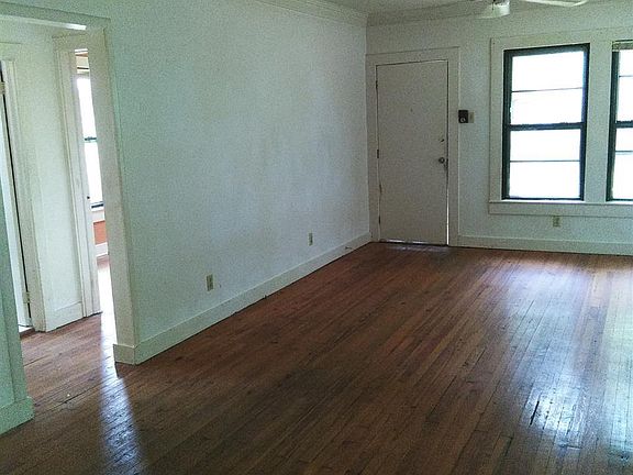 5th image of 2223 Lindmont Ave