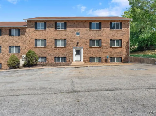 11 Village West Ct APT 102, Washington, MO 63090