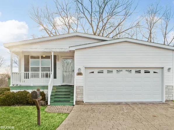 840 Evergreen Ln, Park City, IL 60085