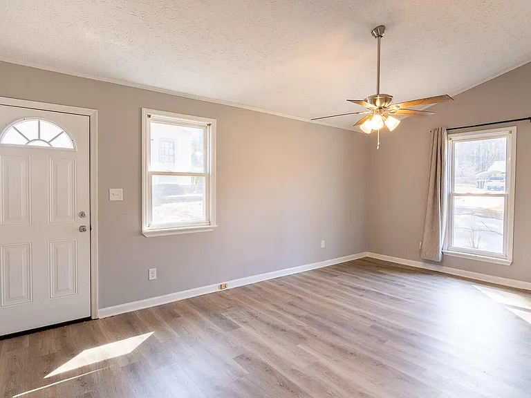 2115 Oakleaf Ct — Photo 11