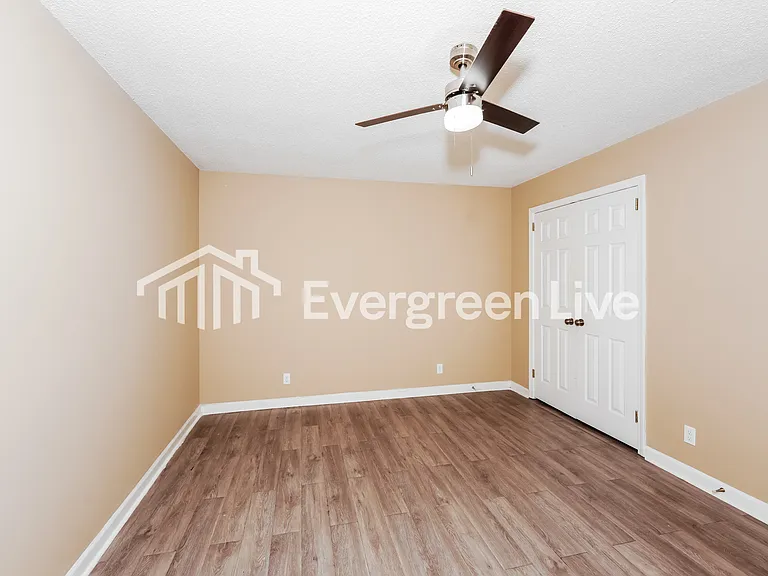 2657 Laburnum Dr — Photo 10