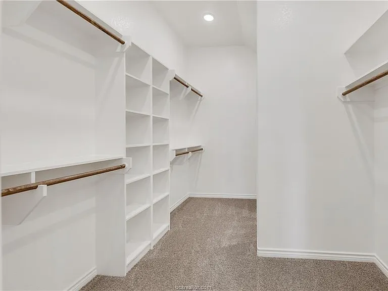 2545 Leyla Ln — Photo 17