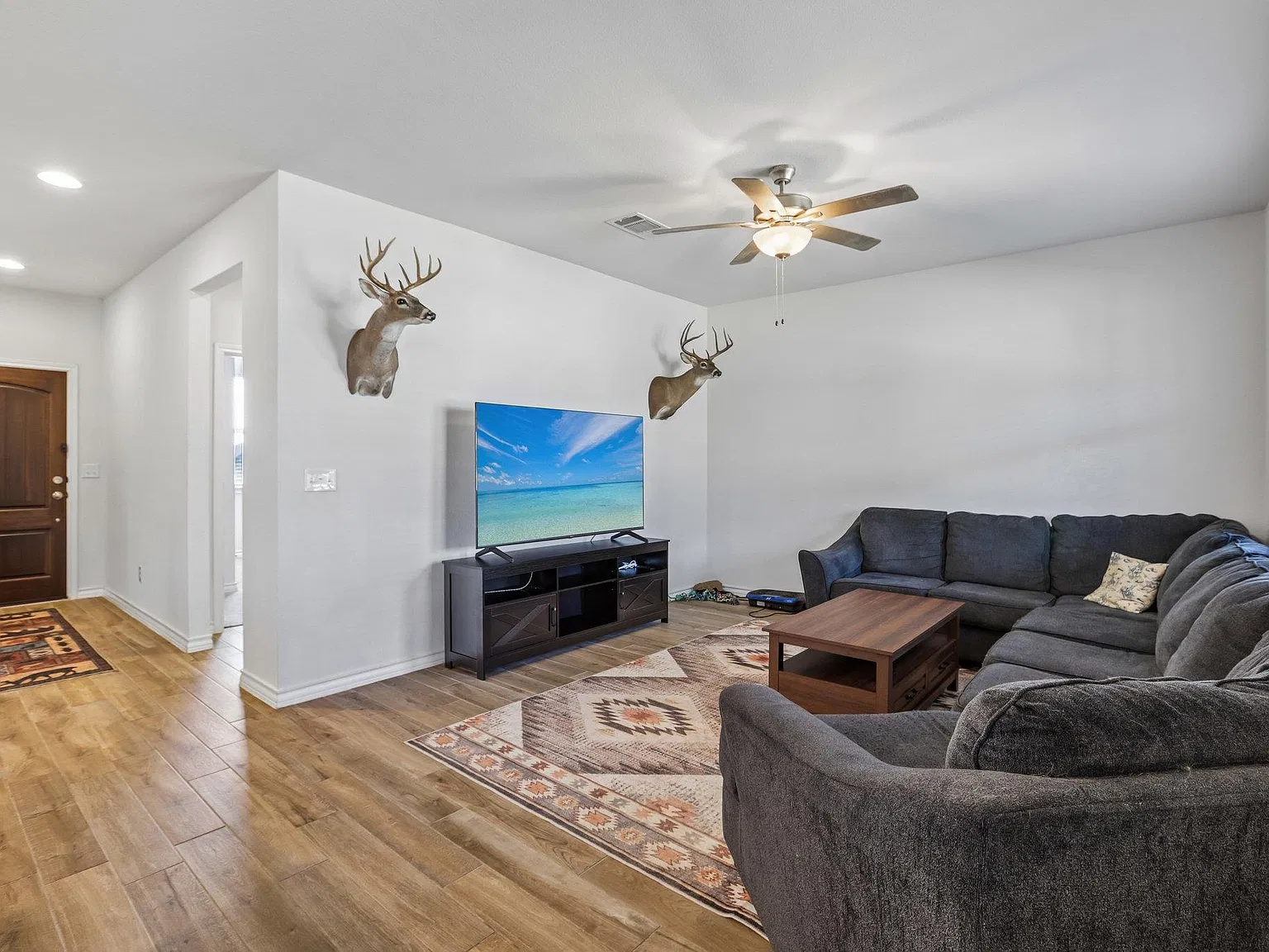 4 bed, 3.0 bath, 2320 sqft, $2,250 — Photo 4