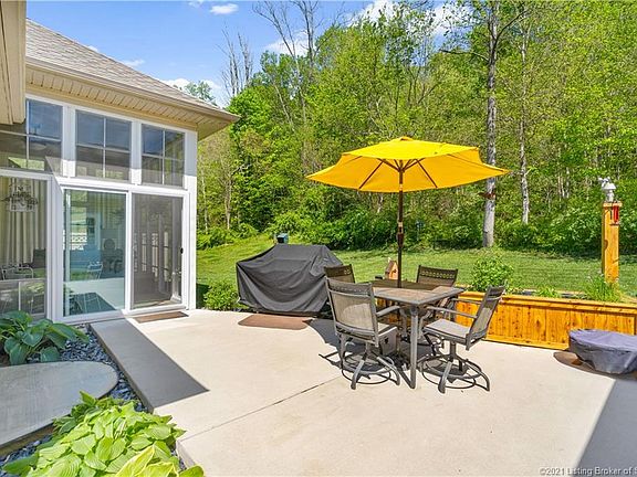 5th image of 2667 Crescent Hill Dr NE