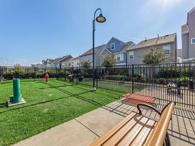 10930 Brambling Wood Dr — Photo 44