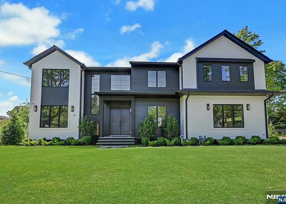 1st image of 32 Highland Avenue