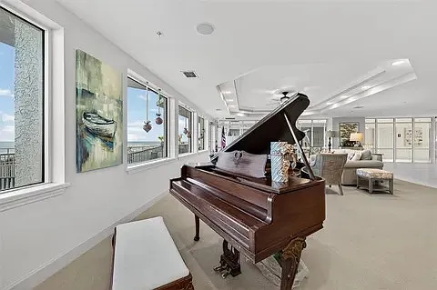 Play the Grand Piano as your watch the waves Crescendo to the beat