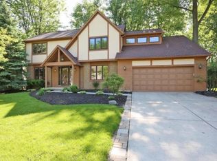 224 Woodedge Cir W, Powell, OH