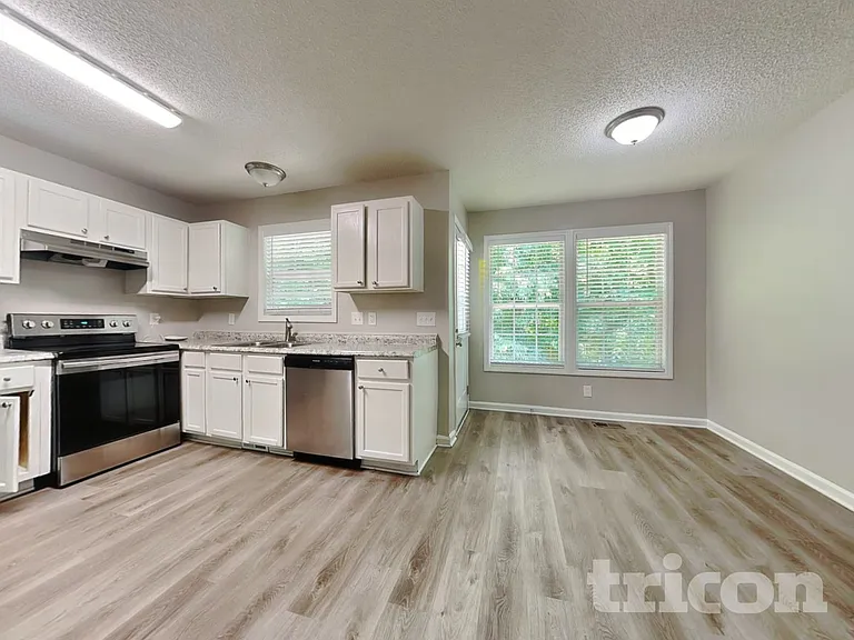 1031 Laurel Leaf Rd — Photo 4