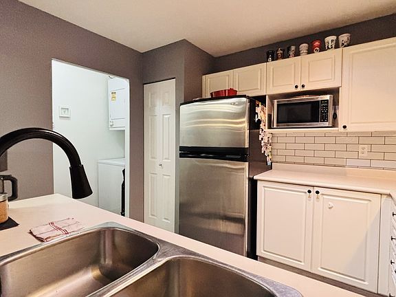 5th image of 3085 Primrose Ln #302