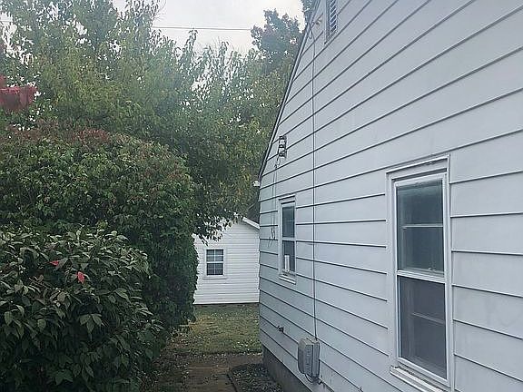 3rd image of 21 S Riverview Dr