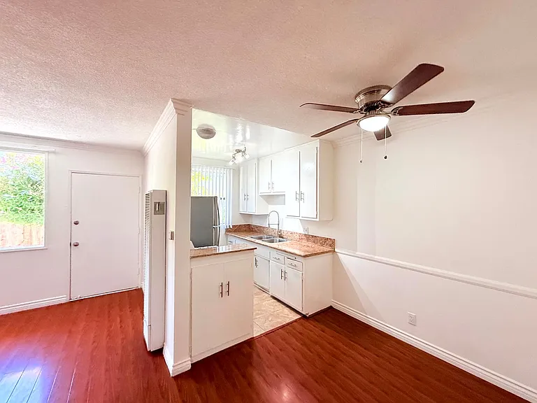 1376 N. Serrano Avenue — Photo 6