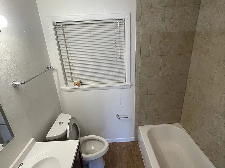305 Midway Dr — Photo 6