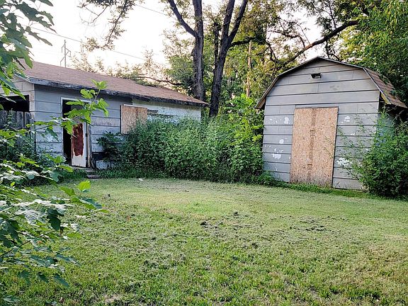 4th image of 301 Residence St
