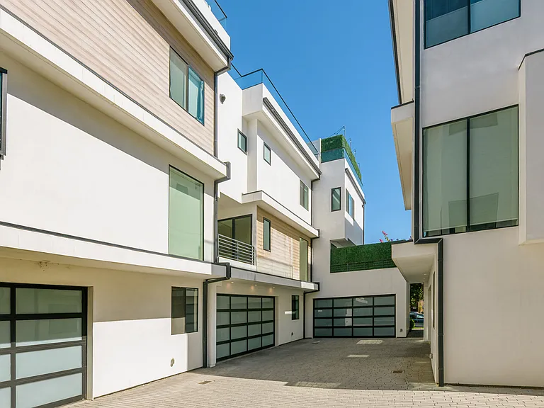 745 N Gramercy Pl — Photo 32