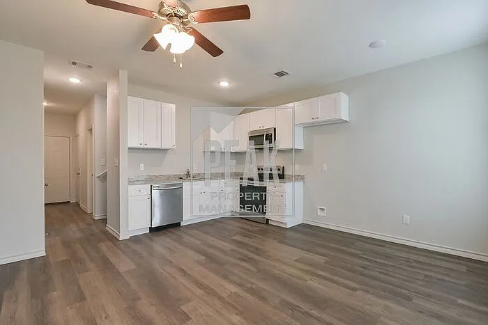 1806 Bessie St — Photo 5