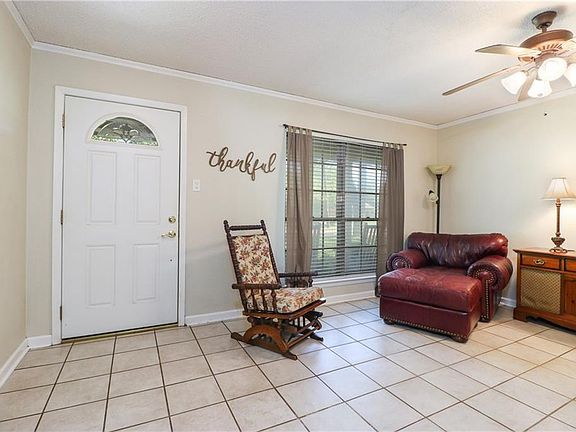 4th image of 808 S Ridgeway Dr