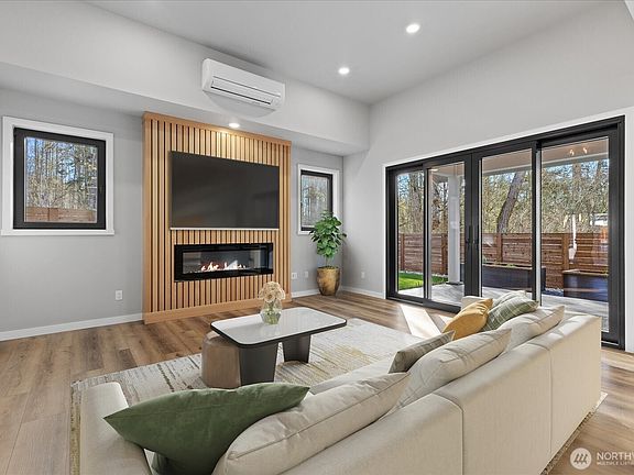 4th image of 574 Creston Court