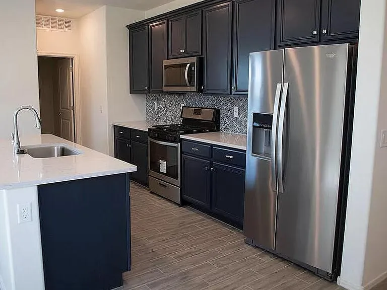 10671 W Harrigan Dr — Photo 3