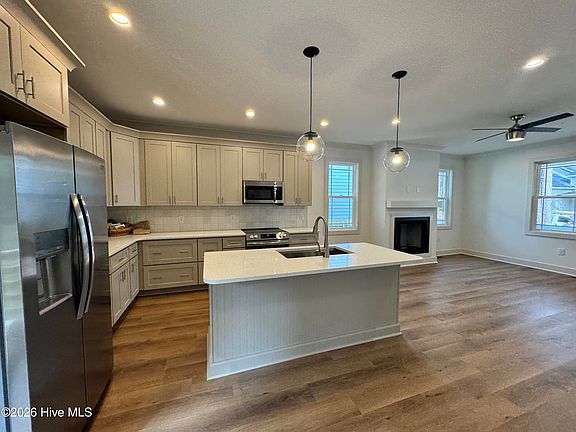 3rd image of 866 Blue Bird Drive