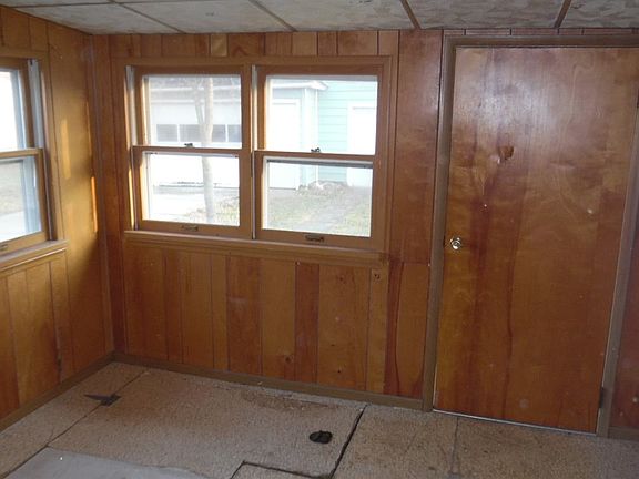 5th image of 220 E Townley St