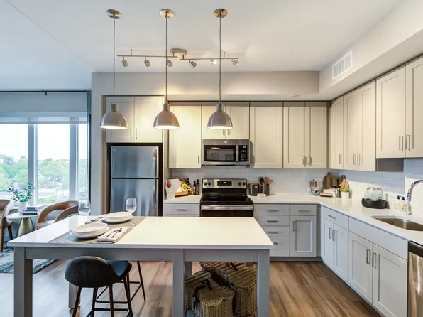 Vista Fairfax Corner