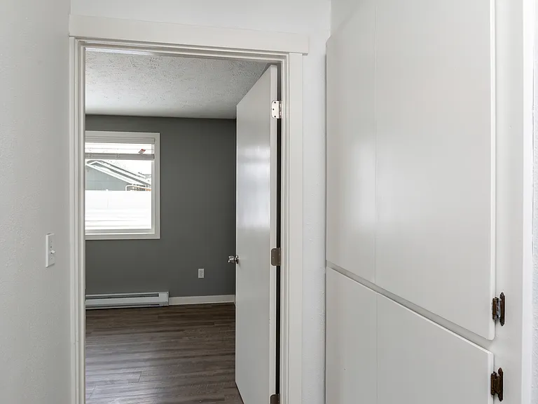 3507 E 57th Ave — Photo 2