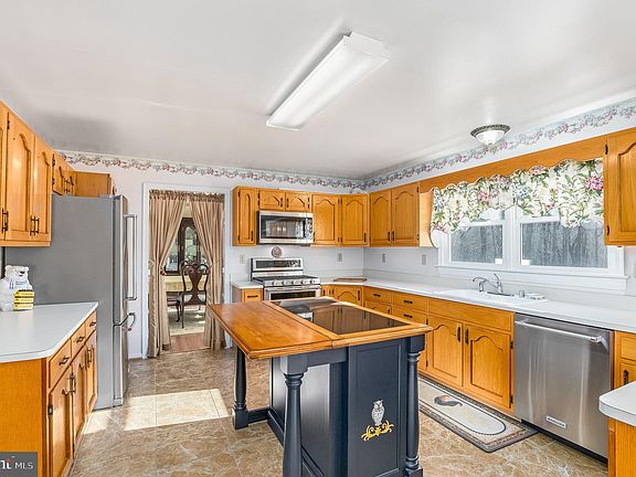 5th image of 8856 Derby Ct