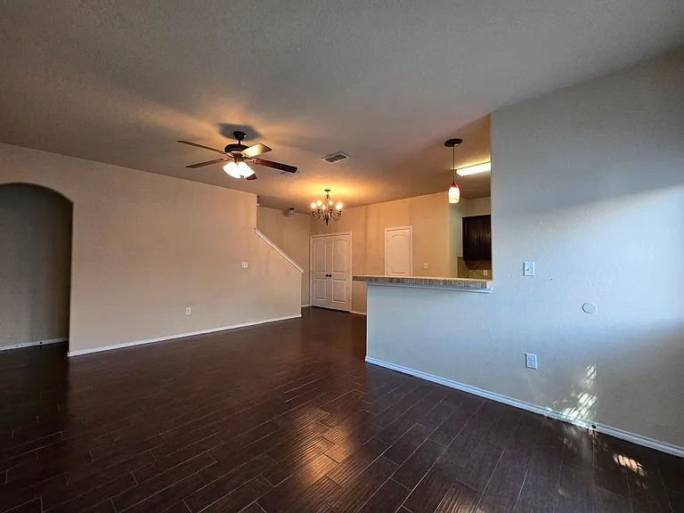 203 Anne Louise Dr — Photo 2