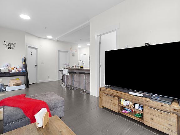 4th image of 1975 McCallum Rd #202