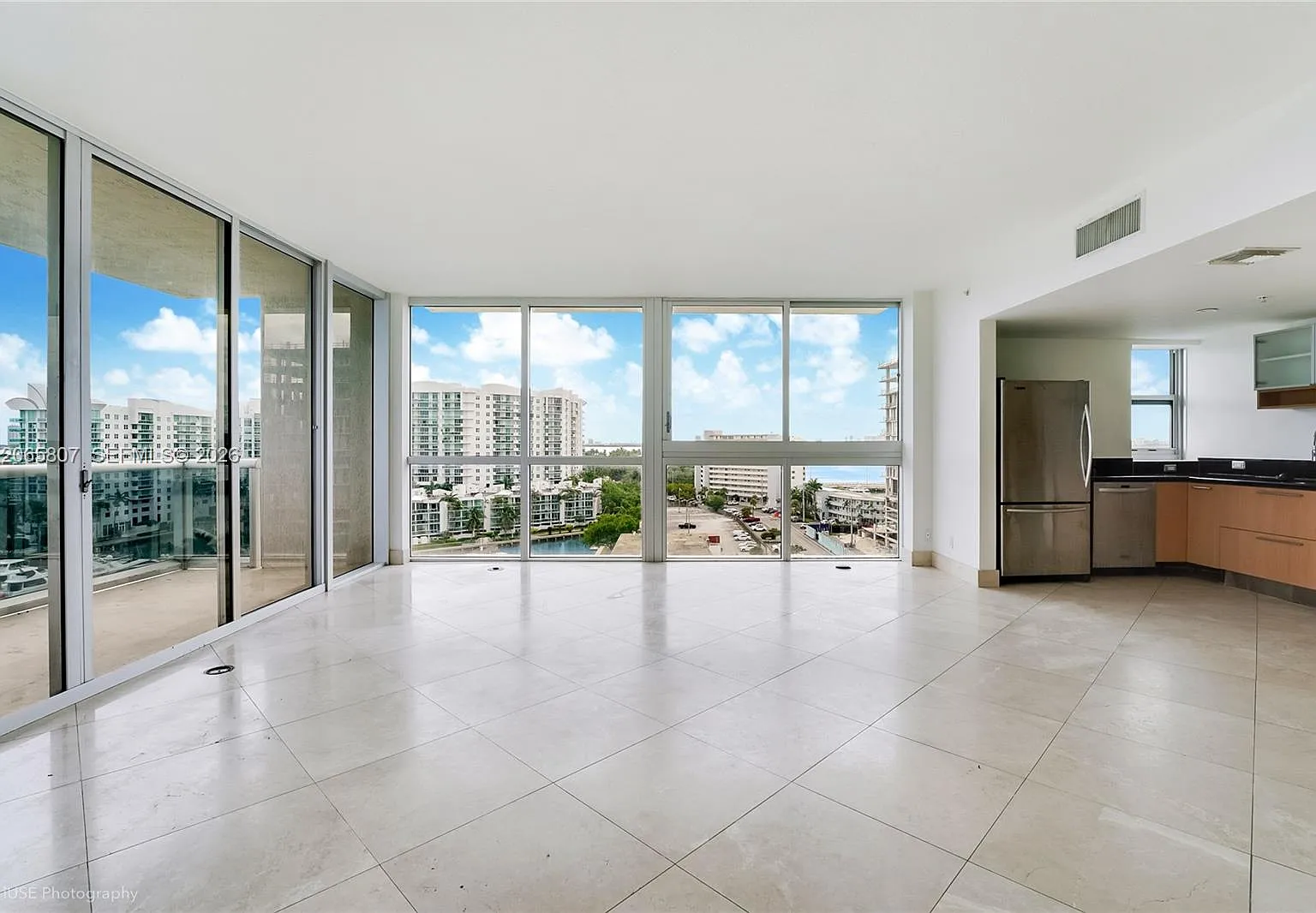 Blue Bay Tower Condo — Photo 4