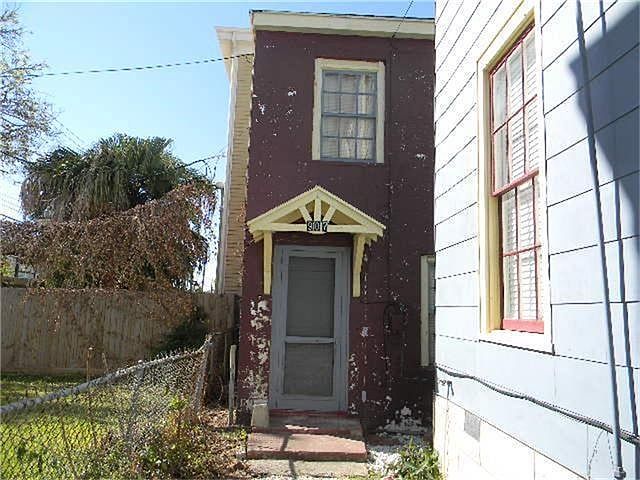 1st image of 907 18th St