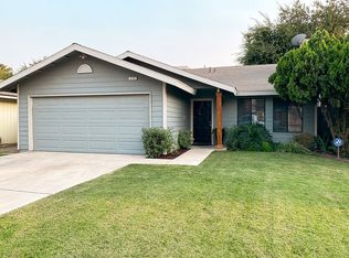 320 Forest Dr, Kingsburg, CA 93631
