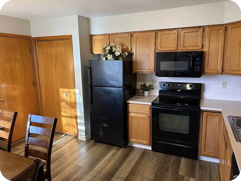 910 Alma Dr — Photo 10