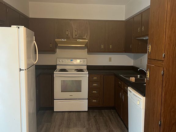 2nd image of 3170 Hillcrest Rd #3