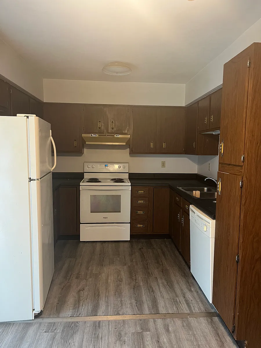 Building Photo - 3170 Hillcrest Rd #3